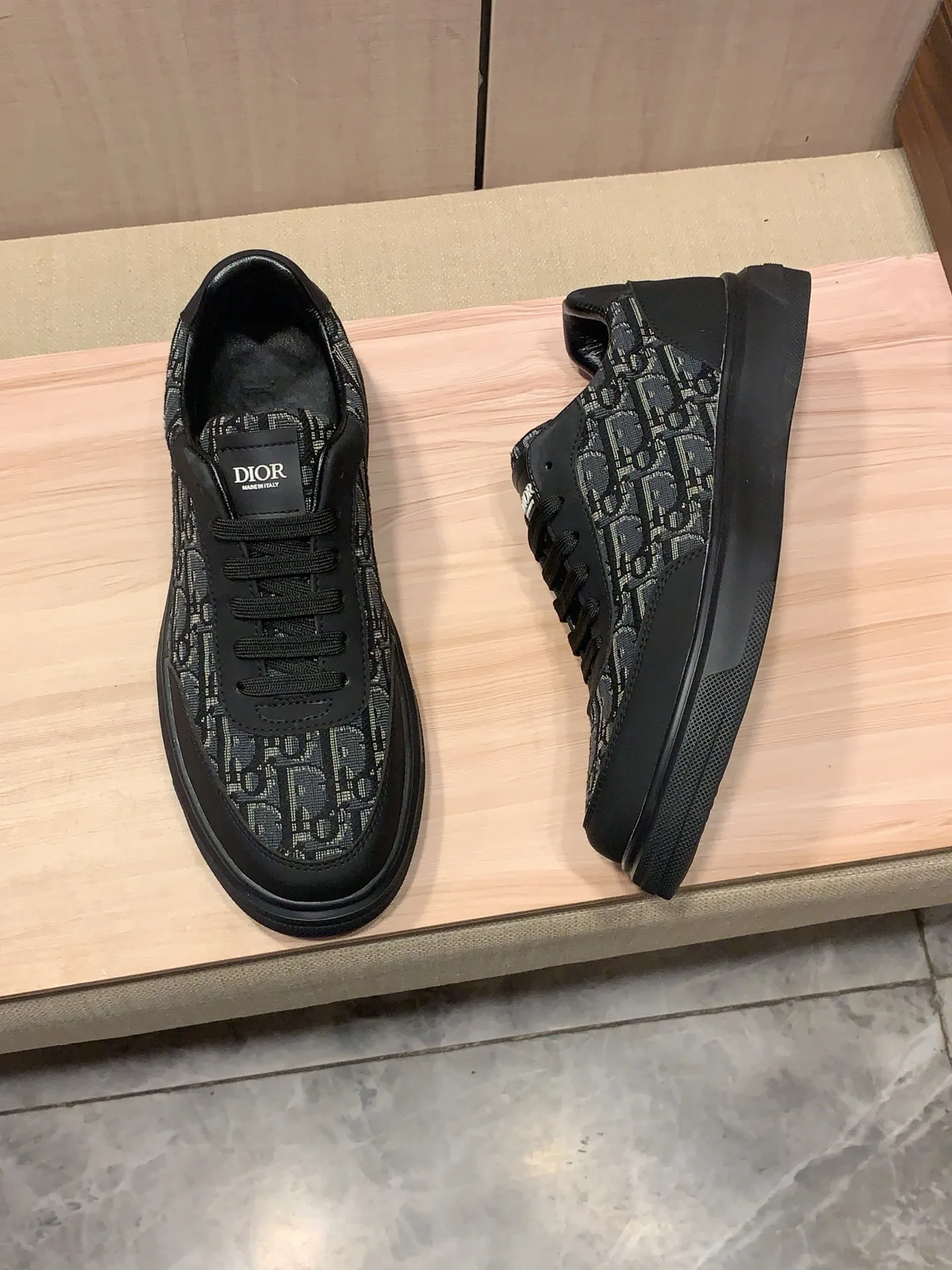 Men's men's shoes💰420💰💰🎩🎩[Lightning][Lightning] "Dior DIOR*" The latest • popular casual shoes, top brand [seduce] luxury ~ purchasing agency, top ~ quality. [Strong] The upper is made of imported breathable cowhide with material ➕ breathable sheepskin feet (•) and fine workmanship. The original stylish and stylish soft rubber wear-resistant and non-slip outsole is light and comfortable on the feet. The real thing looks better when photographed in person. 111: code: 38-44, 3️⃣ colors selected